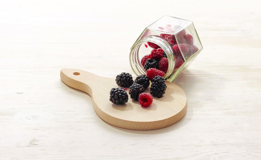 Refreshing blackberries and raspberries for a perfect balance