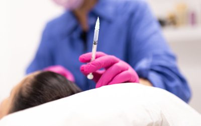 Pomlađivanje lica nakon 40.: što se zaista mijenja i kako to riješiti bez operacije